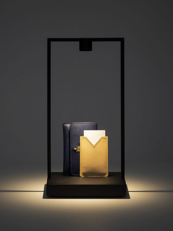 table-lamp-artemide-curiosity-main