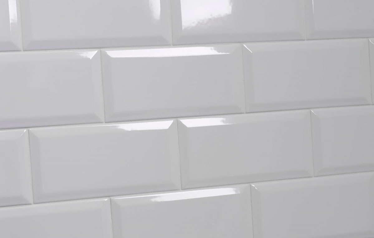 Глянцевая фактура настенной плитки L'Antic Colonial Retro Blanco крупным планом